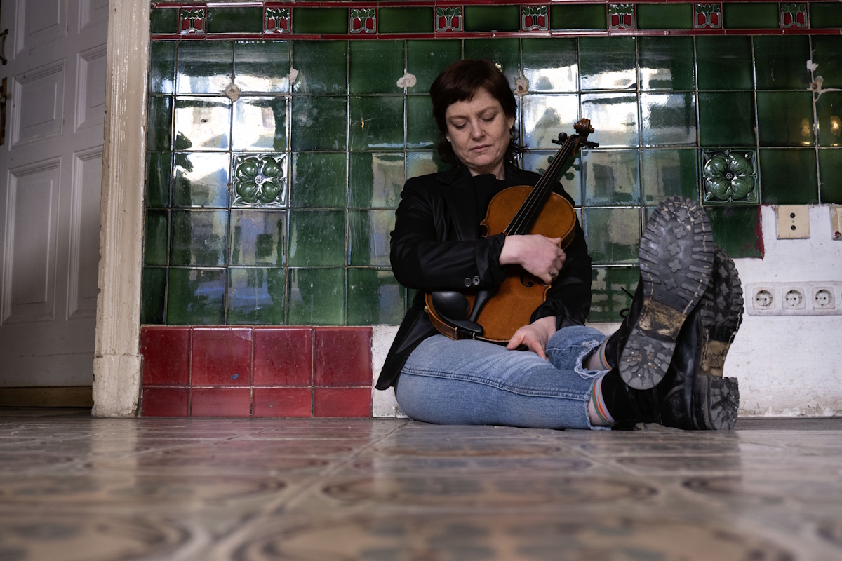 Dina Maccabee – LMNO